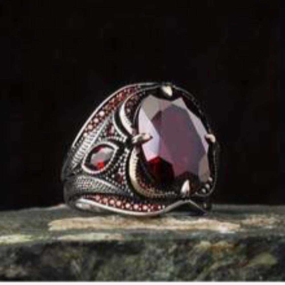 Elegant Garnet men’s ring